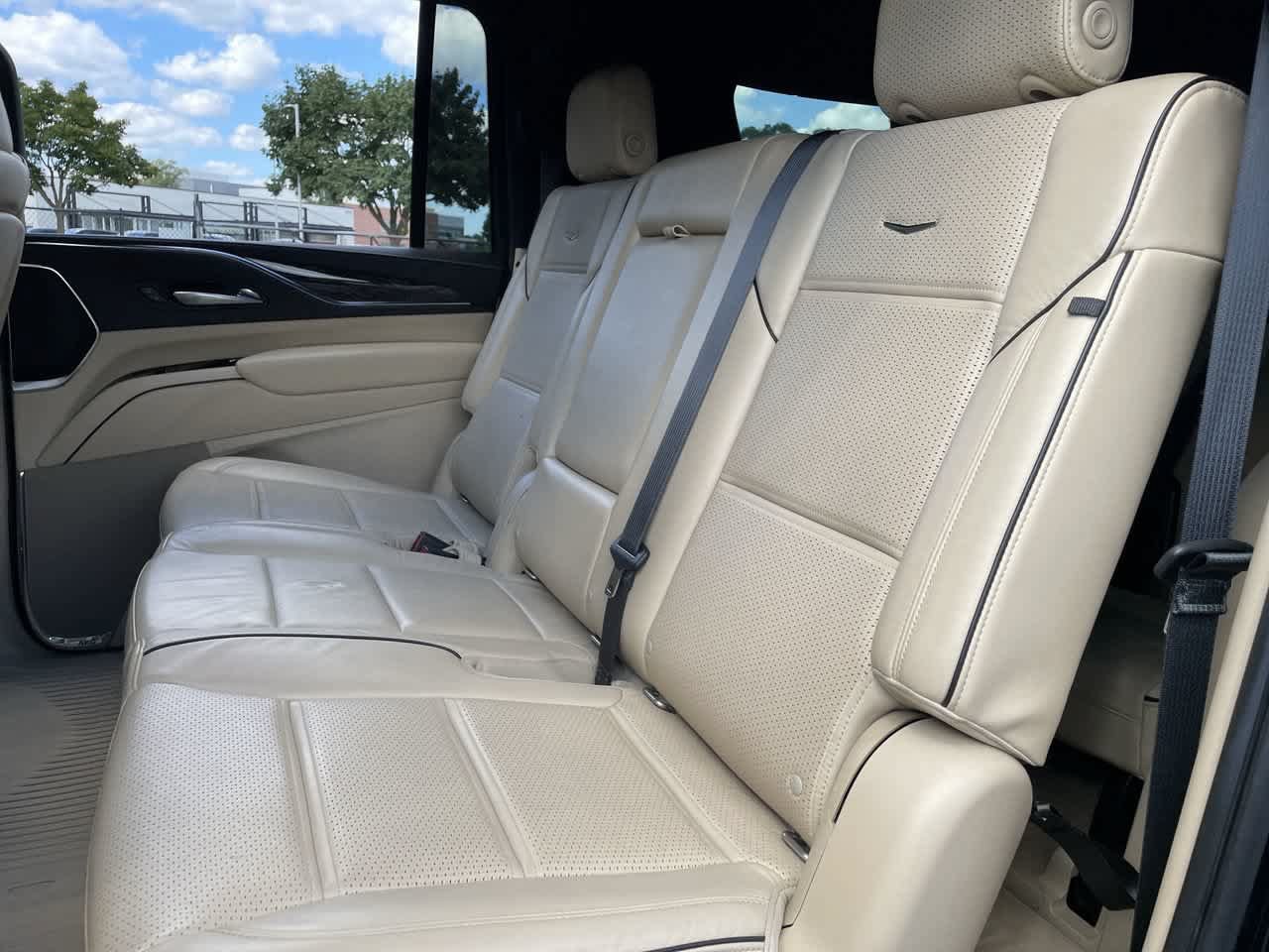 Used 2021 Cadillac Escalade ESV Premium Luxury AWD/4WD image 20