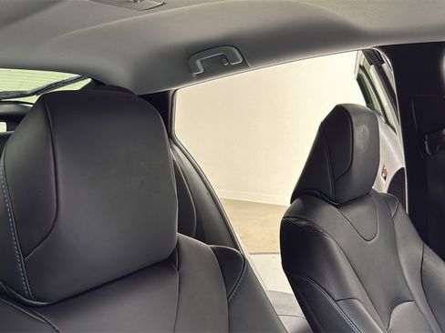 Used 2016 Toyota Prius Four image 19