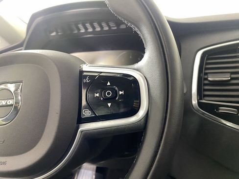 Used 2022 Volvo XC90 T6 Momentum w/ Advanced Package image 16