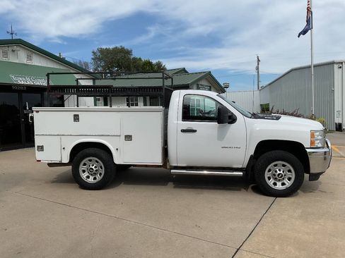 Used 2014 Chevrolet Silverado 3500 W/T AWD/4WD image 2