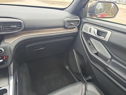 Used 2020 Ford Explorer Platinum w/ Premium Technology Package image 35