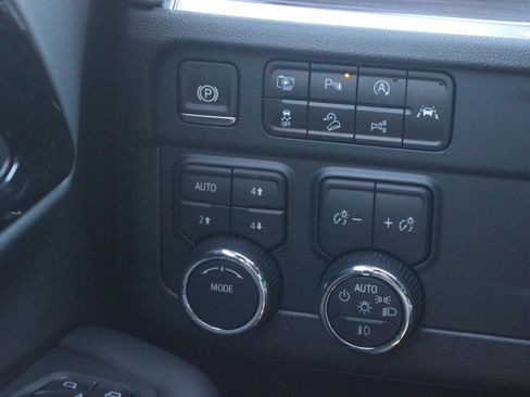 Used 2025 Chevrolet Tahoe Z71 image 19