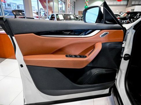 Used 2022 Maserati Levante GT image 16