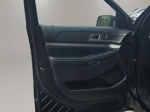Used 2019 Ford Explorer XLT w/ Equipment Group 201A AWD/4WD image 9