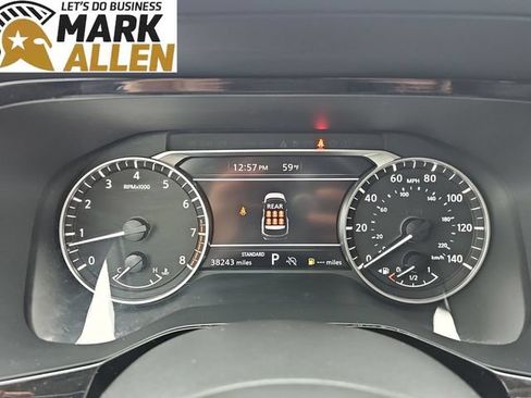 Used 2025 Nissan Pathfinder SV FWD image 11