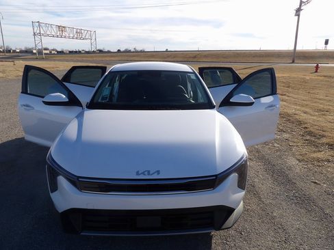 Used 2025 Kia K4 EX image 31