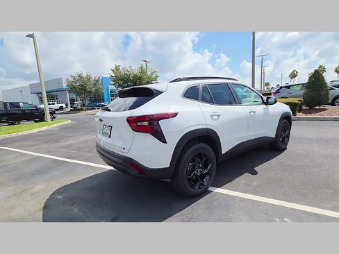 New 2026 Chevrolet Trax LT w/ Midnight Edition FWD image 19