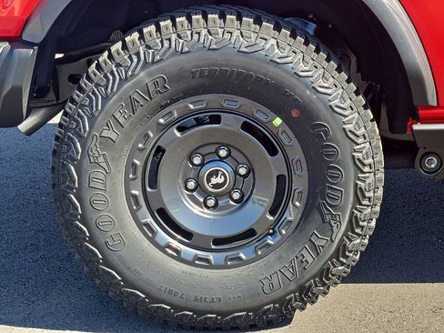 Used 2024 Ford Bronco Black Diamond image 7