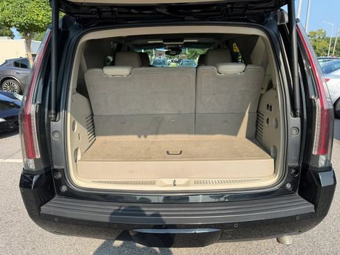 Used 2016 Cadillac Escalade Luxury AWD/4WD image 38
