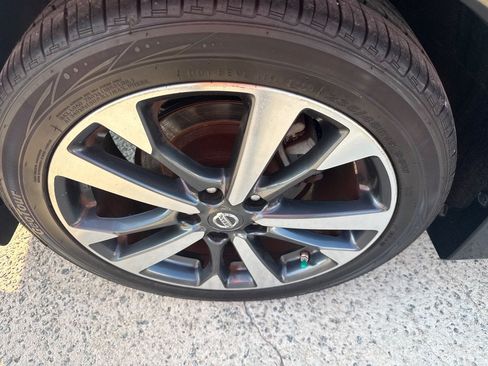 Used 2016 Nissan Altima 2.5 SR w/ LED Appearance Package FWD image 10