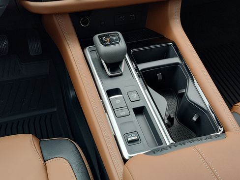 New 2025 Nissan Pathfinder Platinum image 10