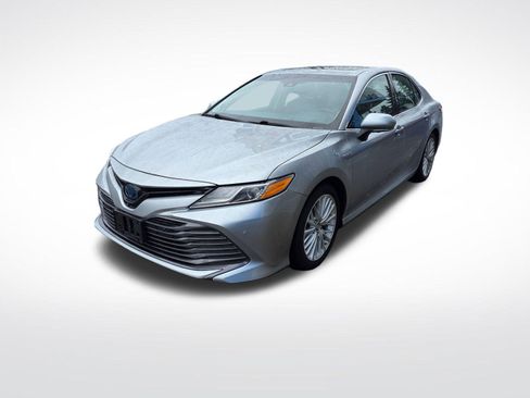 Used 2018 Toyota Camry XLE w/ Audio Package FWD image 2
