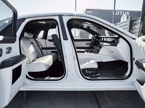 Used 2023 Rolls-Royce Ghost Base w/ Ghost Package image 24