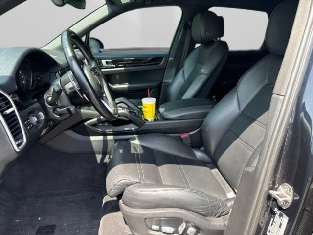 Used 2020 Porsche Cayenne AWD/4WD image 12