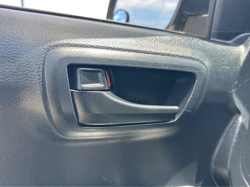 Used 2018 Toyota Tacoma SR RWD image 32