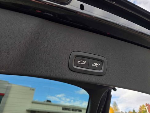 Used 2023 Volvo C40 P8 Recharge Ultimate image 17