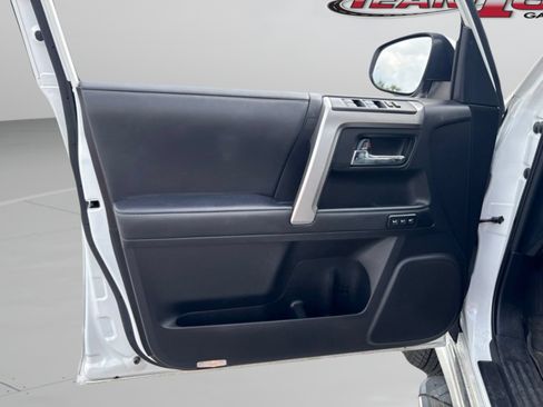 Used 2024 Toyota 4Runner Limited AWD/4WD image 21