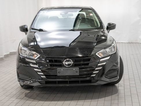 Used 2023 Nissan Versa SV image 2