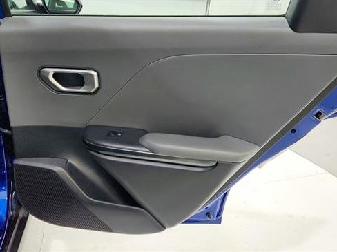 Used 2025 Kia K4 LXS image 27
