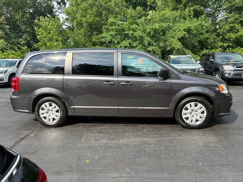 Used 2019 Dodge Grand Caravan SE FWD image 6