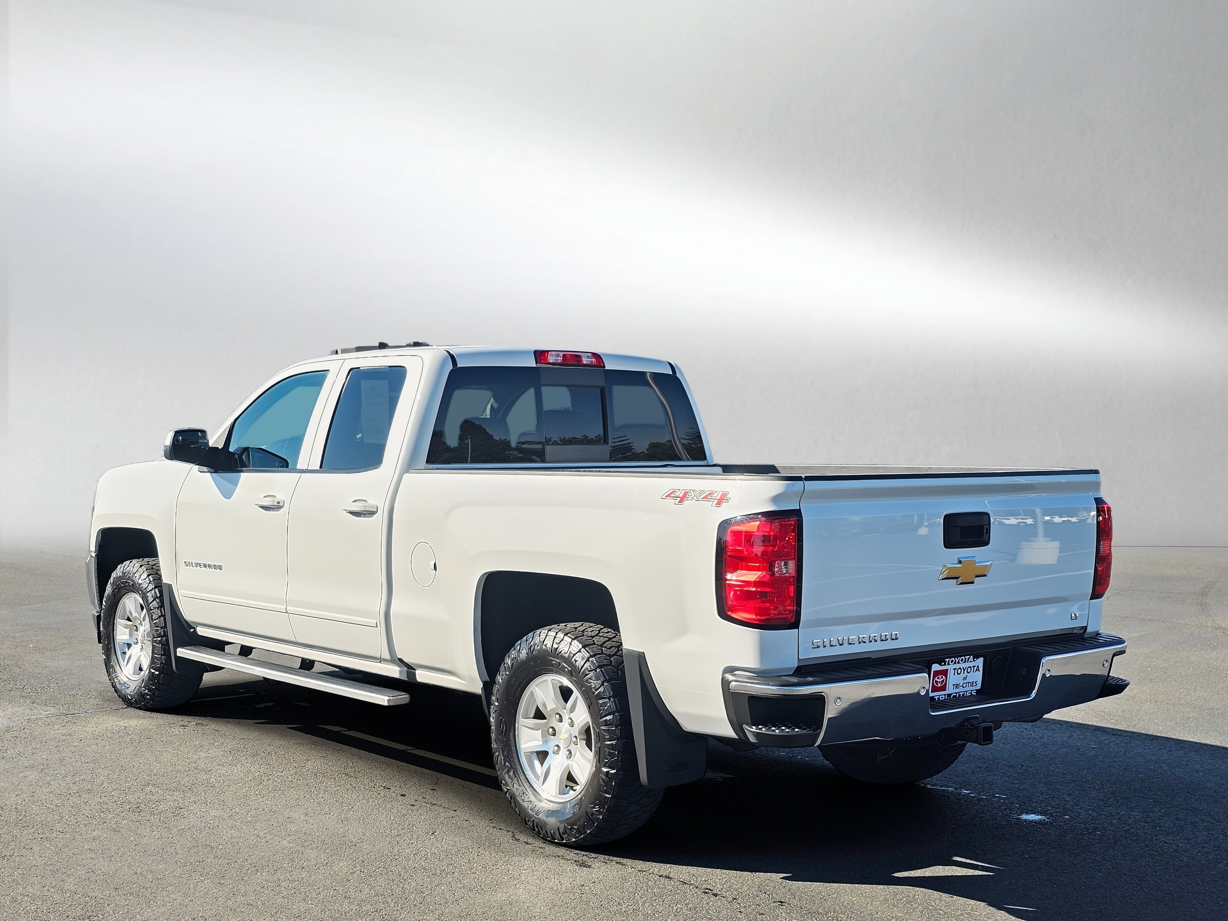 Used 2017 Chevrolet Silverado 1500 LT w/ All Star Edition AWD/4WD image 3