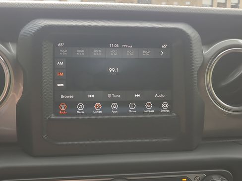 Used 2018 Jeep Wrangler Unlimited Sahara image 28