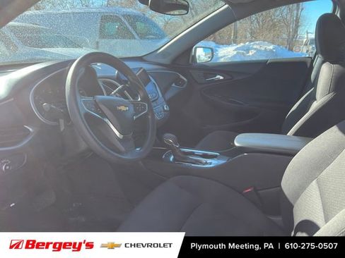 Used 2024 Chevrolet Malibu LT image 3