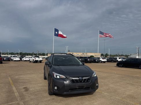Used 2023 Subaru Crosstrek 2.5i Limited AWD/4WD image 3