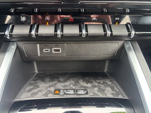 Used 2023 Chevrolet Colorado LT w/ LT Convenience Package III image 25