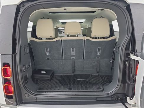 Used 2023 Land Rover Defender 130 SE image 35