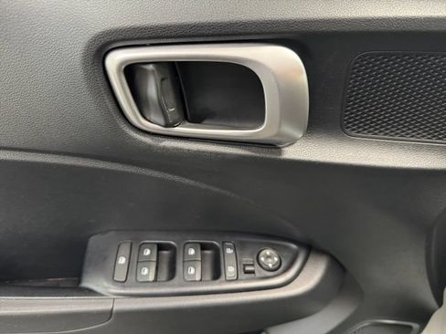 Used 2022 Hyundai Venue SE FWD image 25