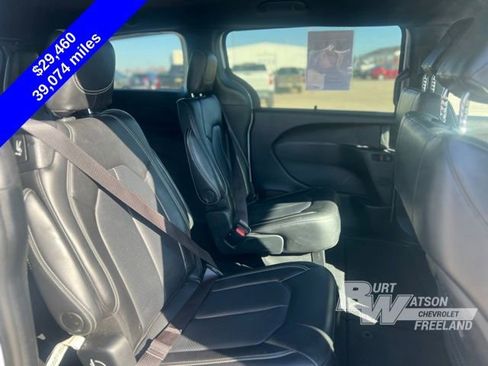 Used 2025 Chrysler Pacifica Select image 20