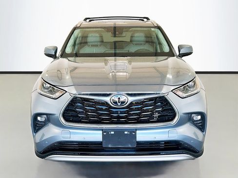 Used 2021 Toyota Highlander Platinum AWD/4WD image 2