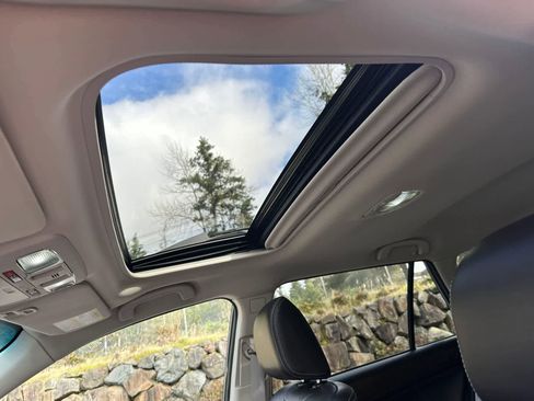 Used 2018 Subaru Outback 2.5i Limited w/ 50th Anniversary Edition image 15