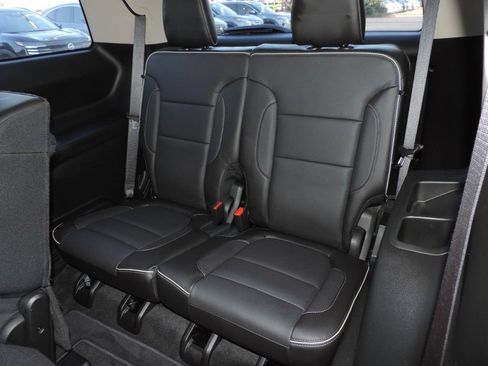 Used 2017 GMC Acadia Denali w/ Technology Package FWD image 20