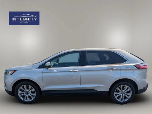 Used 2019 Ford Edge Titanium w/ Equipment Group 301A AWD/4WD image 3