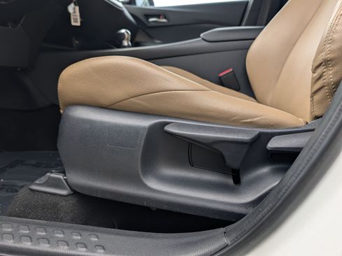 Used 2018 Toyota C-HR XLE FWD image 25