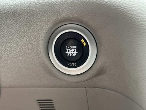 Used 2022 Chrysler Pacifica Touring-L FWD image 26