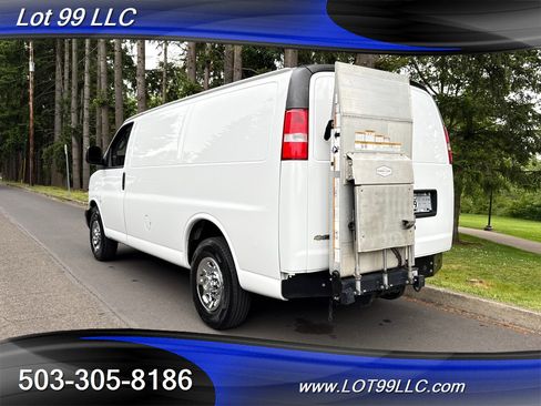 Used 2019 Chevrolet Express 3500 w/ Driver Convenience Package image 16