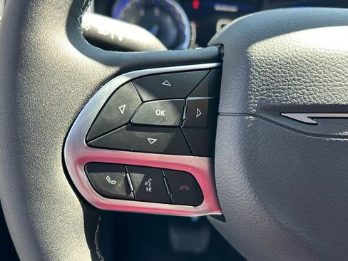 New 2027 Chrysler Pacifica Select AWD/4WD image 16