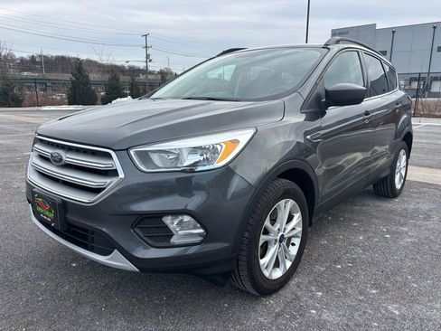 Used 2018 Ford Escape SE image 1