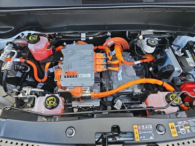 Certified 2023 Chevrolet Bolt EUV LT w/ Convenience Package FWD image 28