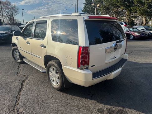 Used 2010 Cadillac Escalade 2WD image 5