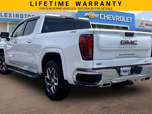 Used 2022 GMC Sierra 1500 SLT w/ SLT Premium Plus Package AWD/4WD image 3