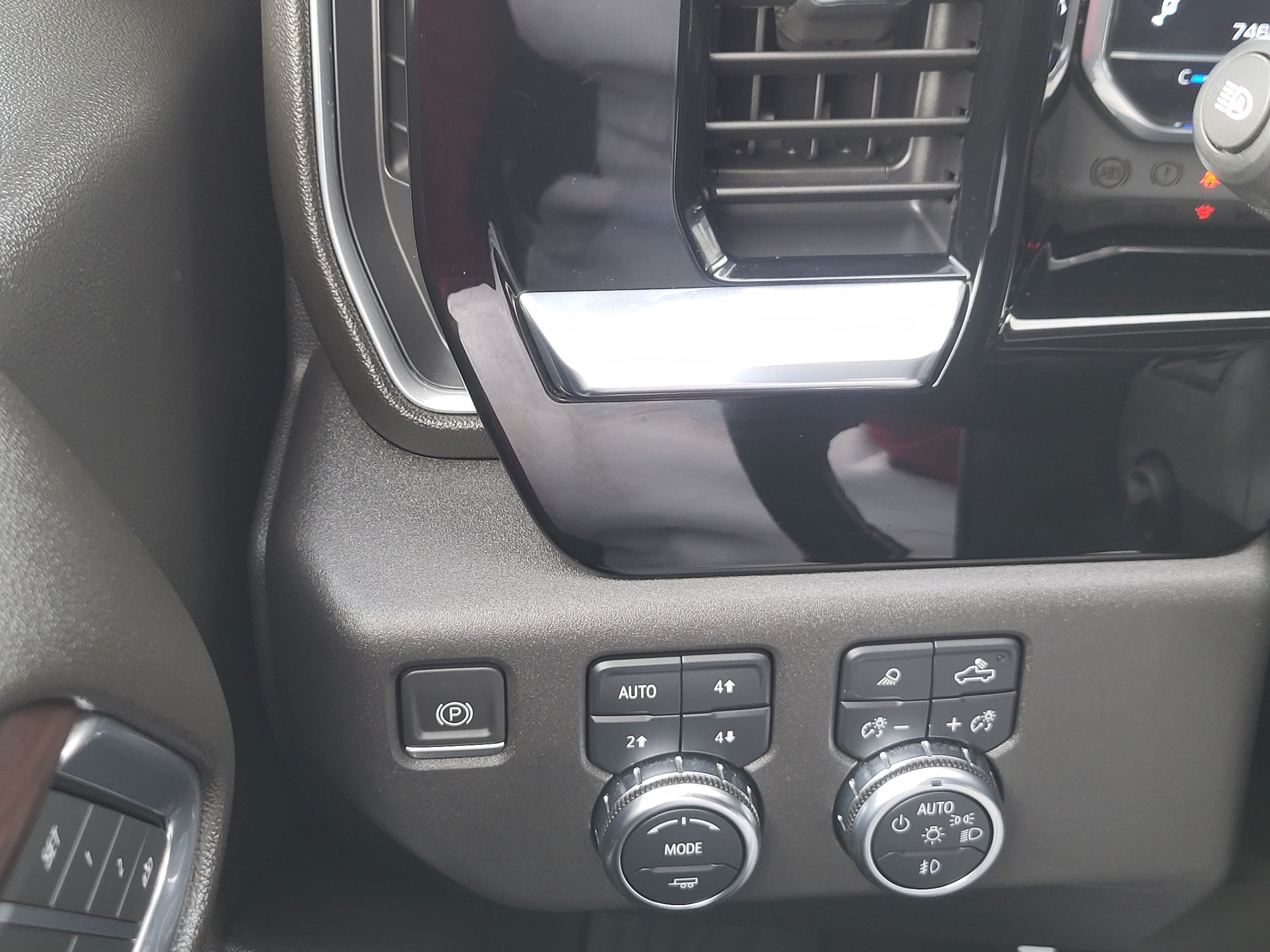 Used 2022 GMC Sierra 1500 SLT w/ SLT Premium Plus Package AWD/4WD image 22