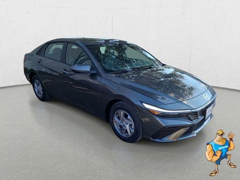 New 2026 Hyundai Elantra SE image 3