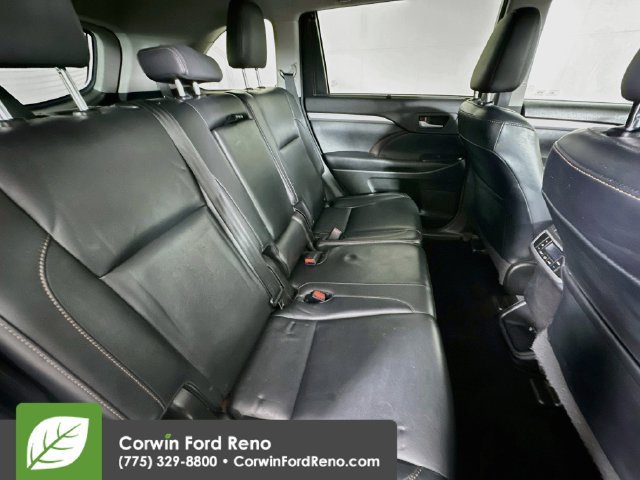 Used 2015 Toyota Highlander XLE AWD/4WD image 32