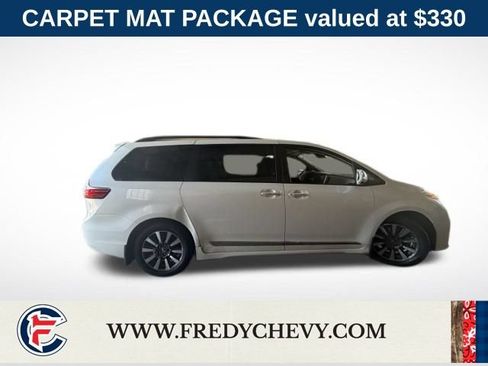 Used 2019 Toyota Sienna Limited Premium w/ Carpet Mat Package FWD image 4