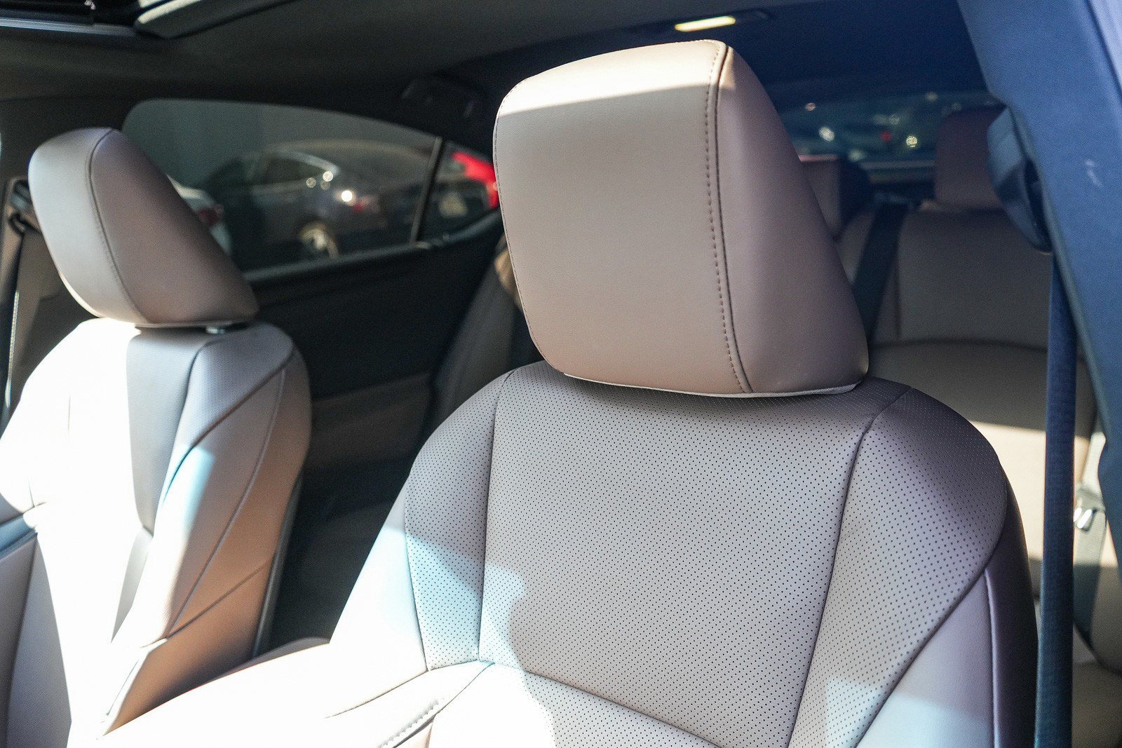 Used 2025 Lexus ES 300h w/ Premium Package FWD image 24