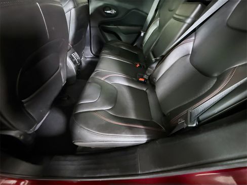 Used 2019 Jeep Cherokee Trailhawk image 26